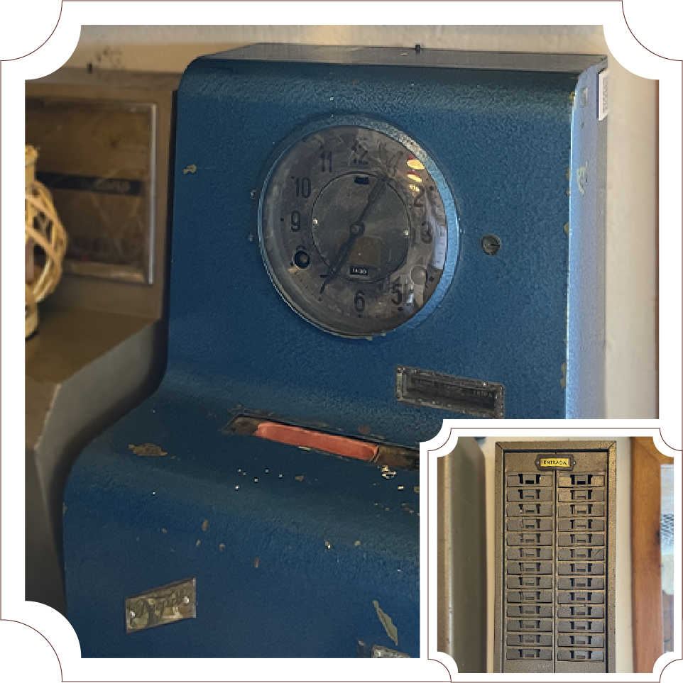 Relógio-Ponto e Porta Cartões